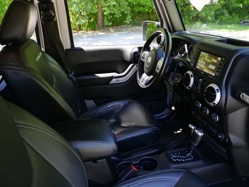 Used 2016 Jeep Wrangler Unlimited Rubicon AWD/4WD image 35
