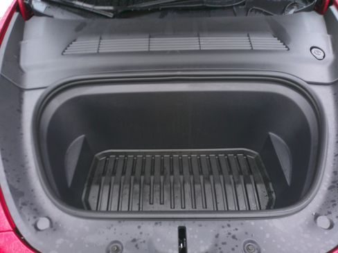 Used 2023 Tesla Model Y Long Range image 34