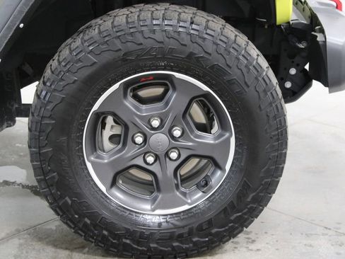 Used 2023 Jeep Gladiator Rubicon AWD/4WD image 13