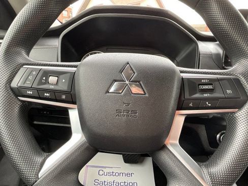 Used 2024 Mitsubishi Outlander ES FWD image 13
