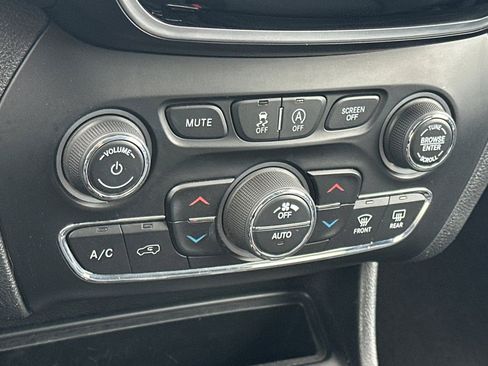 Used 2019 Jeep Cherokee Limited image 20