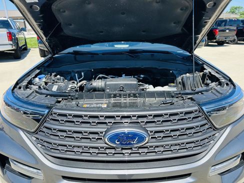 Used 2022 Ford Explorer XLT w/ Equipment Group 202A AWD/4WD image 48