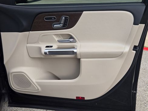 Used 2021 Mercedes-Benz GLB 250 image 28