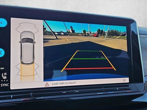 Used 2025 Volkswagen Atlas SE FWD image 13