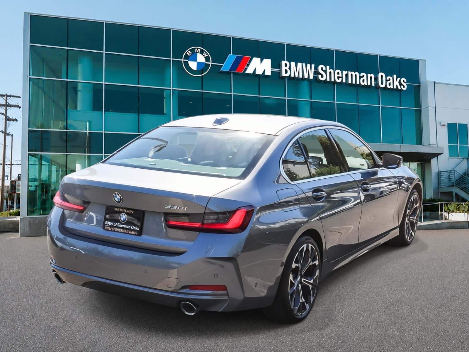 Used 2026 BMW 330i Sedan w/ Convenience Package RWD image 8