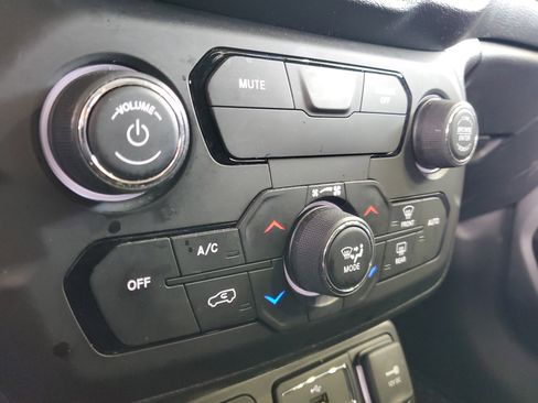 Used 2020 Jeep Renegade Altitude AWD/4WD image 27