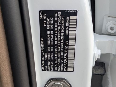 New 2025 Porsche Macan image 30