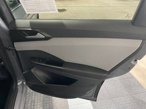 Certified 2023 Volkswagen Taos SEL AWD/4WD image 6