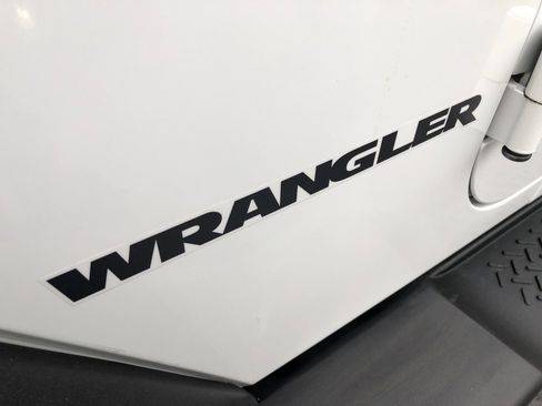 Used 2015 Jeep Wrangler Sport image 14