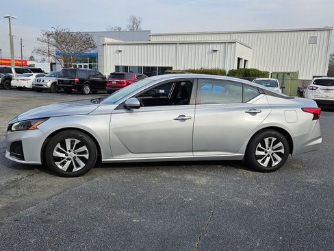 Used 2023 Nissan Altima 2.5 S image 2