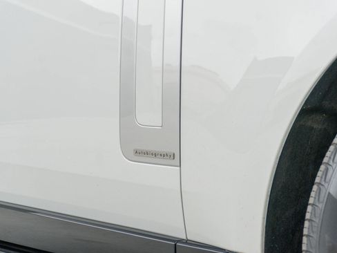 Used 2024 Land Rover Range Rover Long Wheelbase Autobiography AWD/4WD image 46