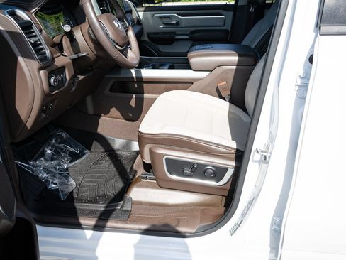 Used 2025 RAM 1500 Laramie AWD/4WD image 17