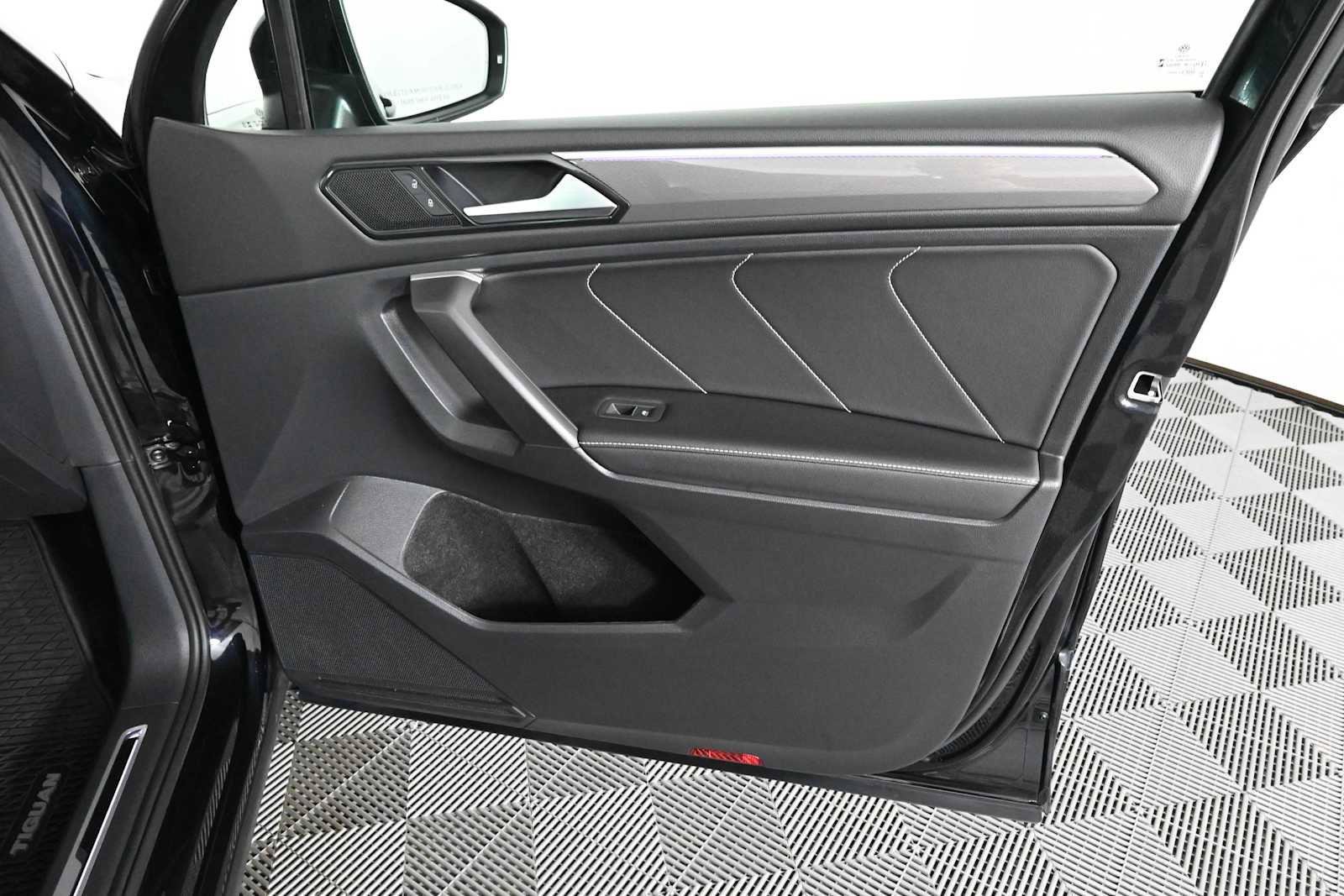 Certified 2023 Volkswagen Tiguan SE R-Line FWD image 10
