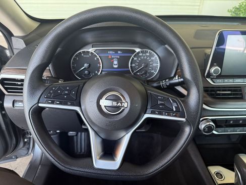 Used 2024 Nissan Altima 2.5 SV image 28