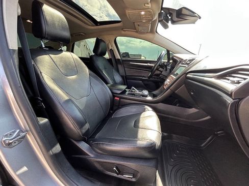 Used 2020 Ford Fusion Titanium image 12