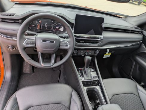 New 2026 Jeep Compass Latitude image 11