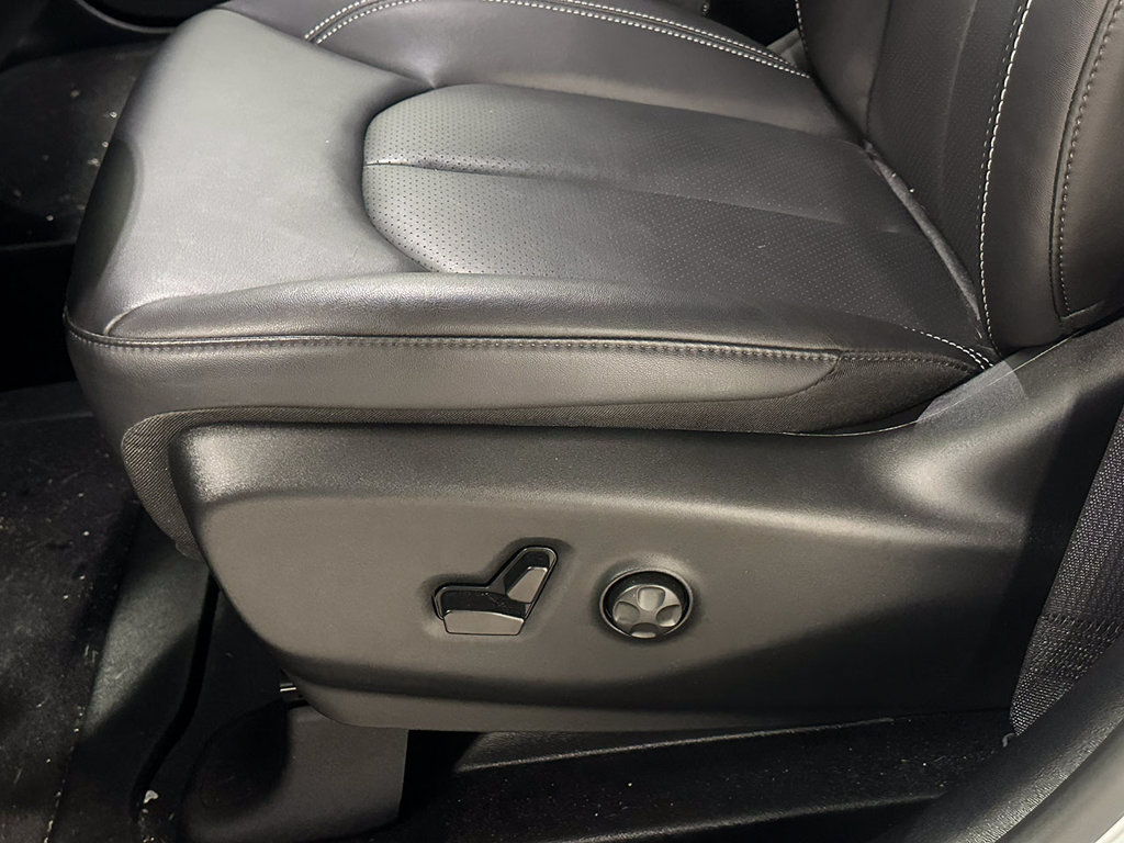 Used 2025 Chrysler Pacifica Select FWD image 15