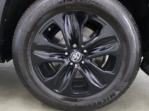 Used 2021 Toyota Highlander XLE image 8