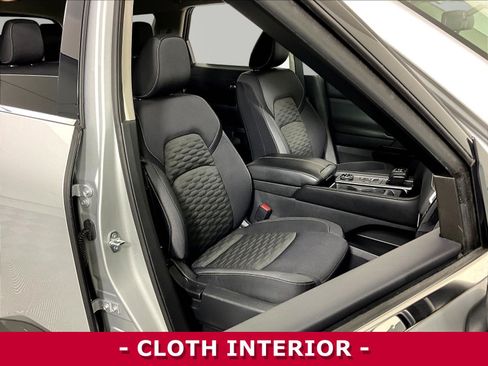Used 2022 Nissan Pathfinder SV AWD/4WD image 29
