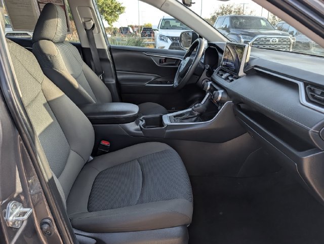 Used 2025 Toyota RAV4 LE FWD image 30