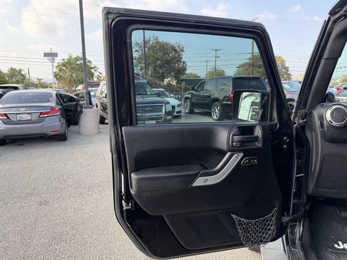 Used 2013 Jeep Wrangler Unlimited Sahara w/ Connectivity Group AWD/4WD image 7