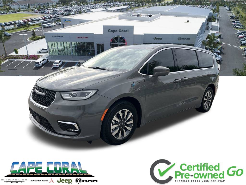 Used 2022 Chrysler Pacifica Touring-L w/ Uconnect Theater Family Group FWD 360° Tour