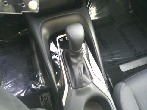 Used 2024 Toyota Corolla LE image 31