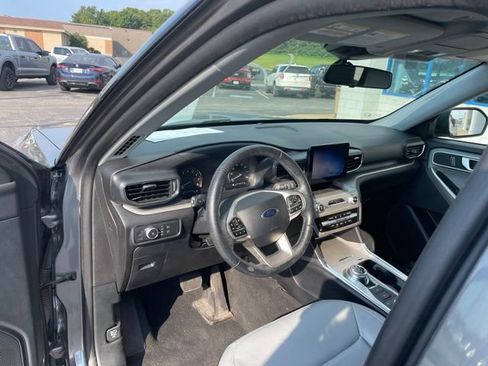 Used 2021 Ford Explorer XLT w/ Equipment Group 202A AWD/4WD image 10