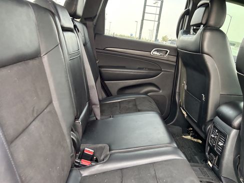 Used 2019 Jeep Grand Cherokee Altitude AWD/4WD image 12
