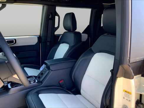New 2026 Ford Bronco Outer Banks w/ Sasquatch Package AWD/4WD image 9