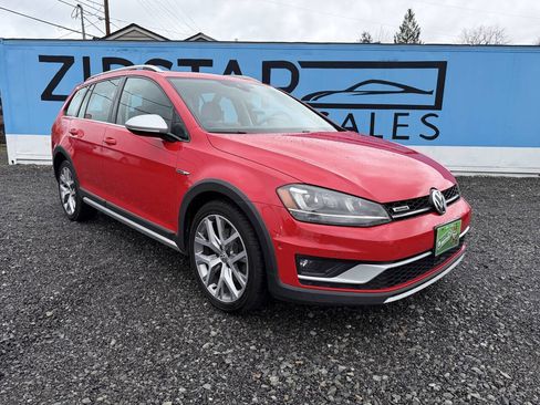Used 2017 Volkswagen Golf Alltrack SEL image 2