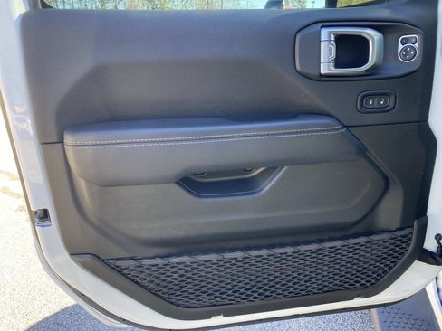 Used 2022 Jeep Wrangler Unlimited Sahara w/ Cold Weather Group image 21