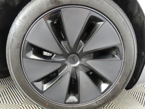Used 2025 Tesla Model 3 Long Range image 33