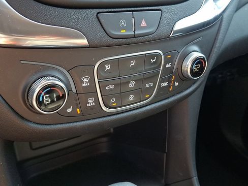 Used 2024 Chevrolet Equinox LT AWD/4WD image 15