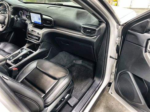 Used 2022 Ford Explorer XLT w/ Equipment Group 202A image 32