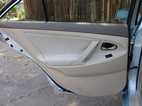 Used 2009 Toyota Camry LE FWD image 24