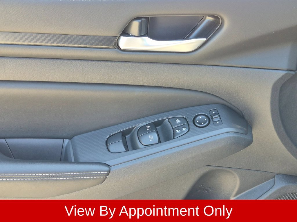 Used 2025 Nissan Altima 2.5 SV FWD image 11