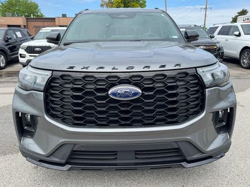 Used 2025 Ford Explorer ST-Line w/ ST-Line Street Pack AWD/4WD image 9