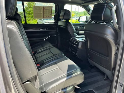 Used 2022 Jeep Wagoneer Series II w/ Premium Group I AWD/4WD image 29
