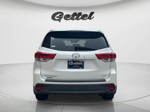 Used 2019 Toyota Highlander XLE FWD image 6