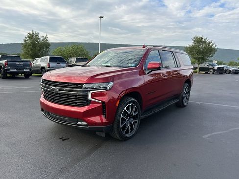 Used 2021 Chevrolet Suburban RST w/ Luxury Package AWD/4WD image 3