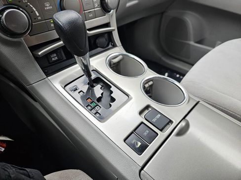 Used 2013 Toyota Highlander Plus w/ Cold Weather Pkg image 38