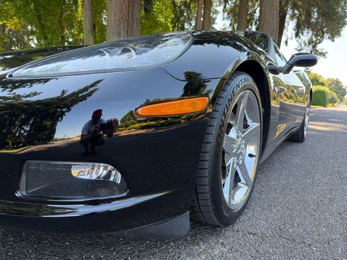 Used 2005 Chevrolet Corvette Convertible w/ Preferred Equipment Group RWD image 8