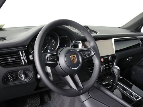 Certified 2026 Porsche Macan AWD/4WD image 4