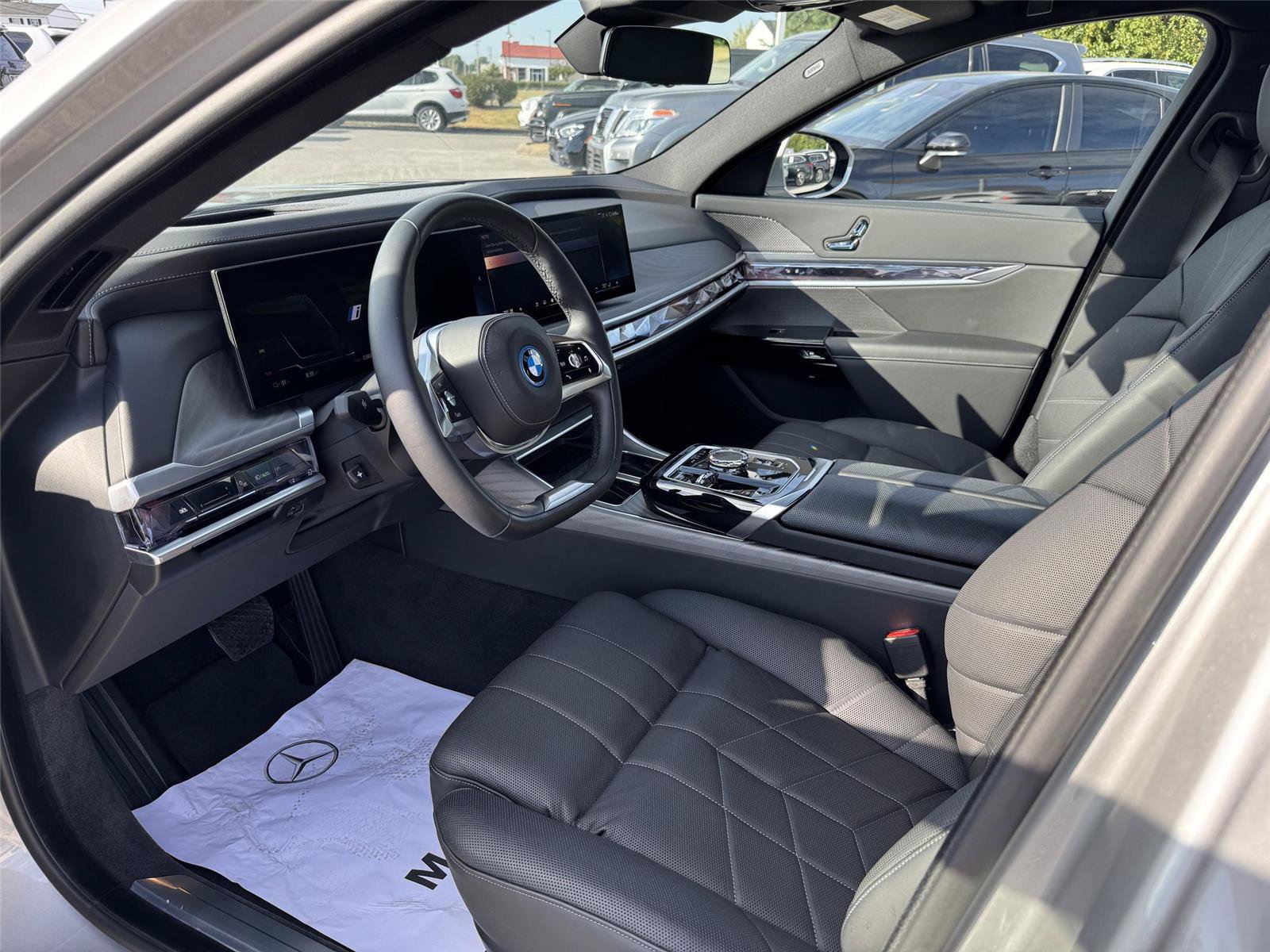 Used 2024 BMW i7 eDrive50 w/ Executive Package RWD image 12