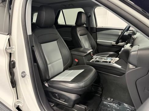 Used 2022 Ford Explorer XLT w/ Equipment Group 202A AWD/4WD image 42