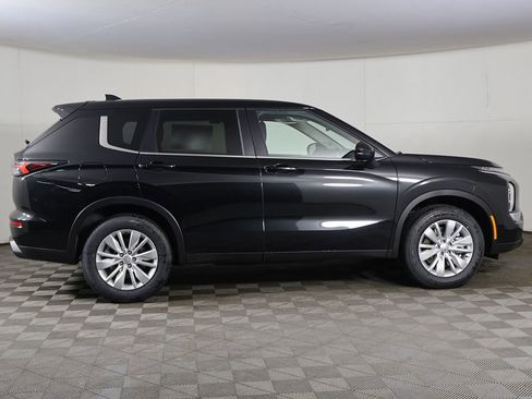 New 2026 Mitsubishi Outlander ES FWD image 17