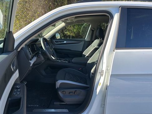 Certified 2025 Volkswagen Atlas Peak Edition SE image 15