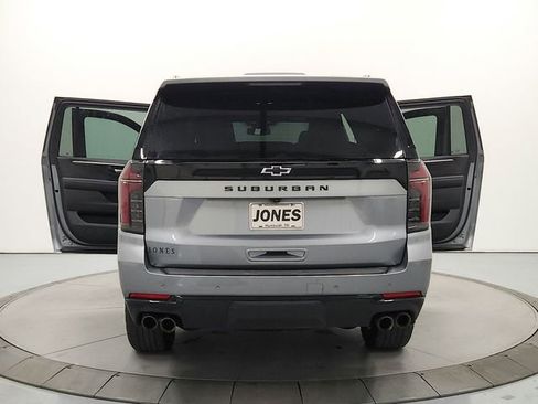 Used 2025 Chevrolet Suburban Z71 AWD/4WD image 14