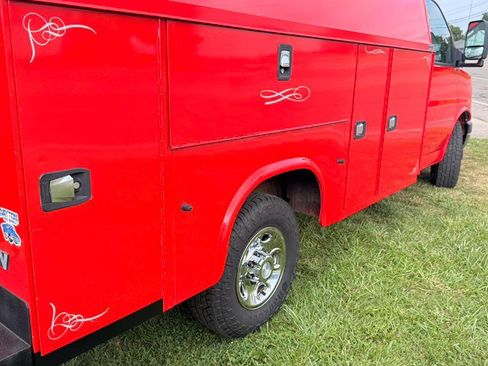 Used 2018 Chevrolet Express 3500 w/ Power Convenience Package RWD image 14